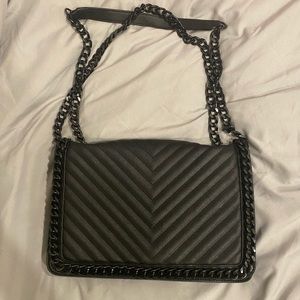 Chain crossbody bag